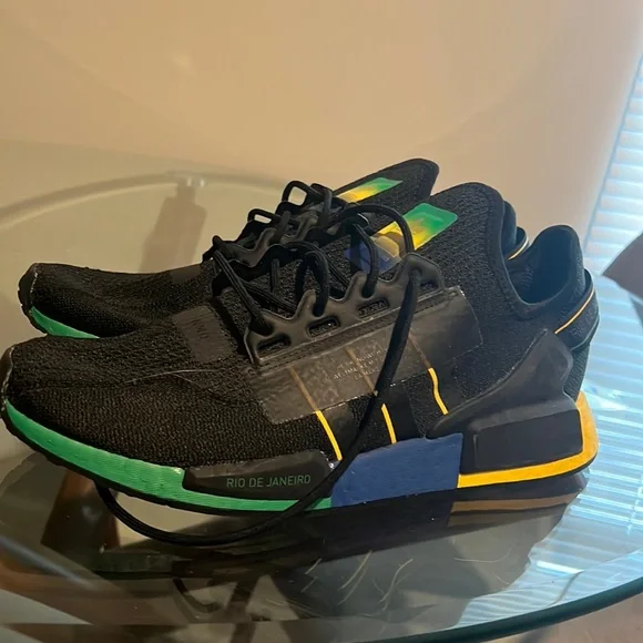 adidas gazelle silver green womens Tênis Adidas NMD R1 v2 Rio de Janeiro Preto – NewSkull main image 1